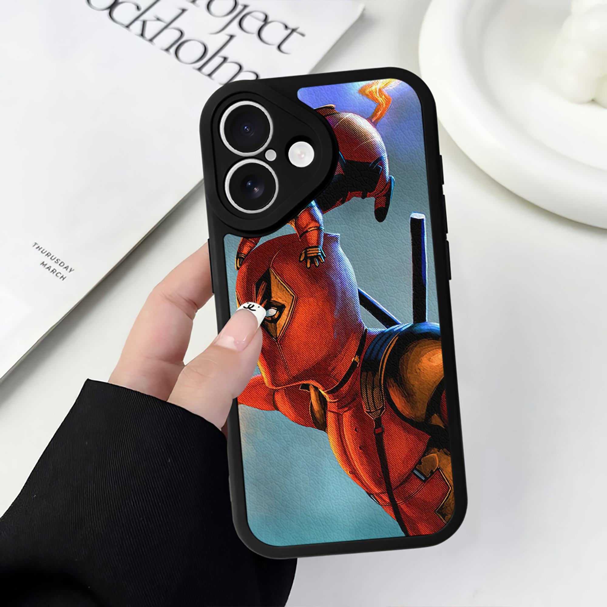 （画像用） Deadpool デッドプール 【iPhone 16シリーズ対応】シリコンスマホケース（レザー調） 材質：シリコン